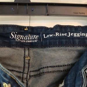Levi’s Signature Low rise Jegging Size 14
